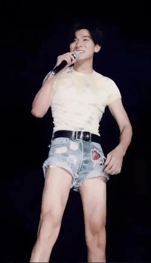 25岁徐娇穿泳装,评论区被脏话骂爆:丢女人的脸!