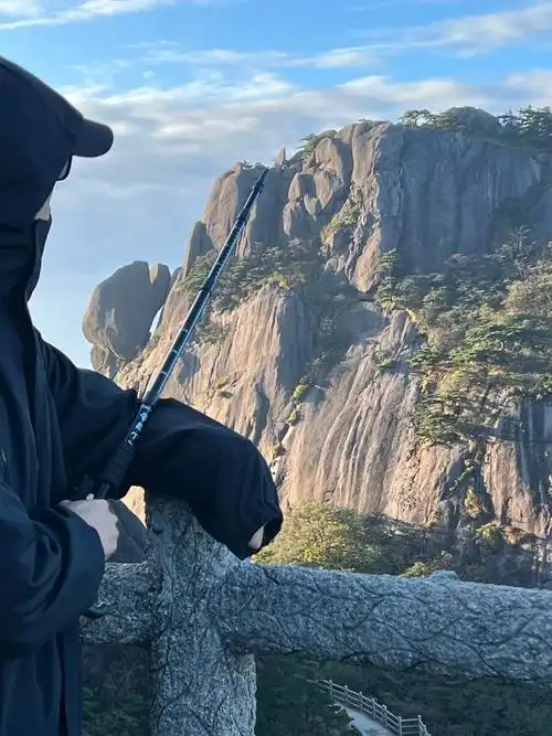 黄山那么远谁去啊#登黄山天下无山 #拍照姿势 #保持热爱奔赴 - 抖音
