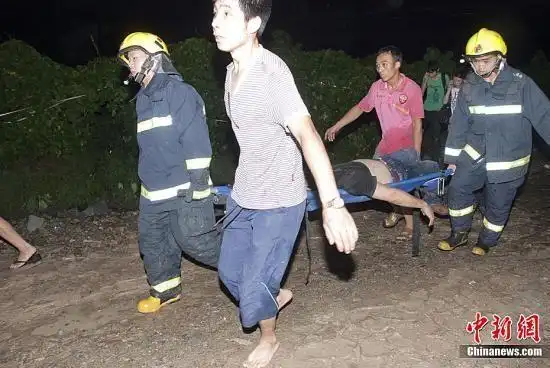 温州动车脱轨事故:浙江省紧急调配血液送达温州