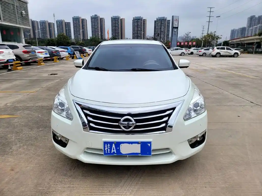 16年日产天籁2.0顶配欧冠科技版,车况精品,多功能方向盘, - 抖音