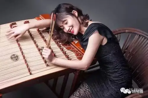 四岁起师从著名扬琴演奏家,教育家王英教授习琴至今.