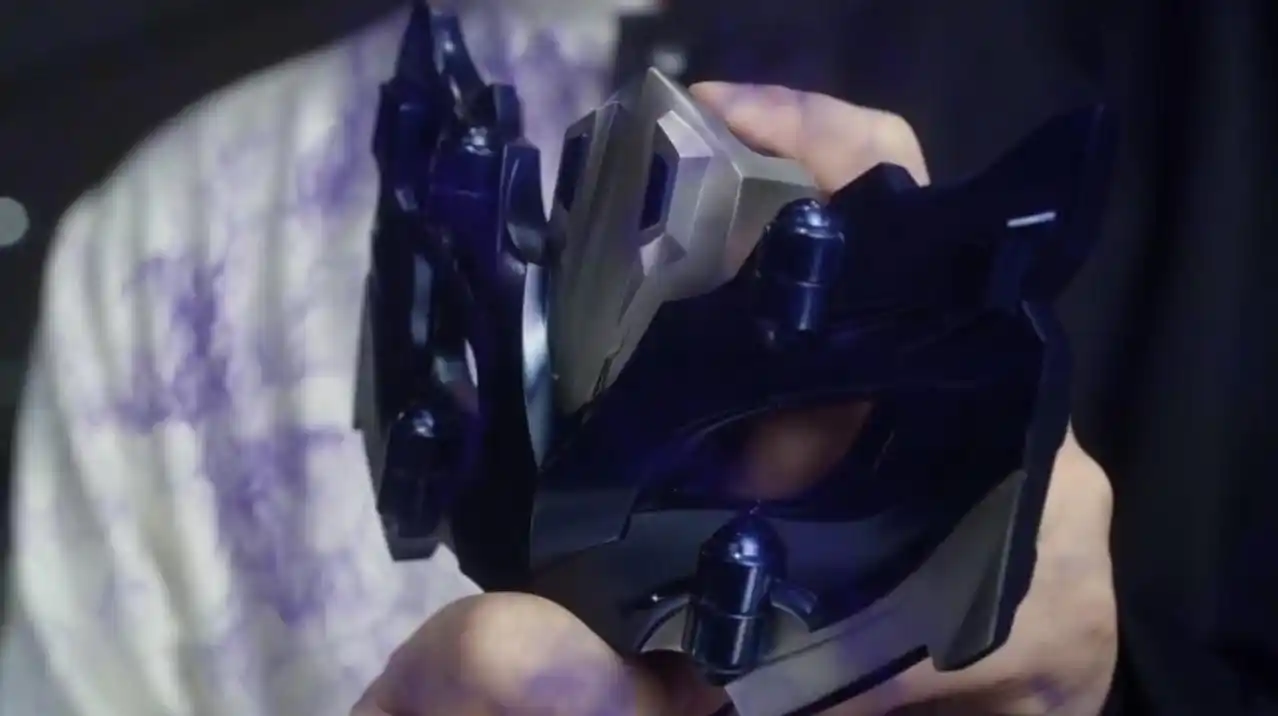 邪恶奥特曼托雷基亚变身过程提前曝光用眼镜变身竟然酷似赛罗