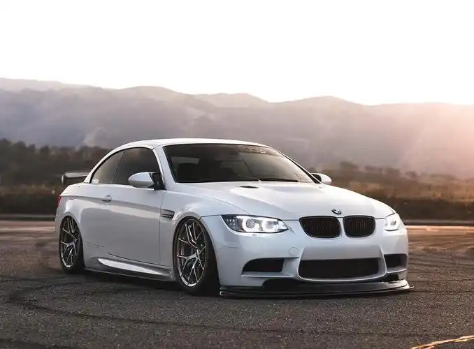 经典的自吸宝马e93m3外观优雅然而内心暴躁