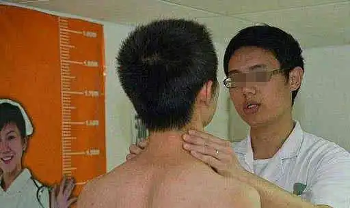 新兵入伍前的经历尴尬的体检男兵尚且如此女兵体检也一样