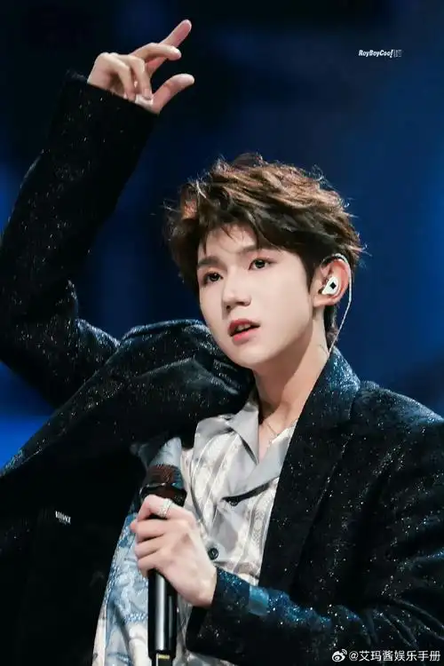 王源回重庆不回家住的原因##王俊凯成都人气