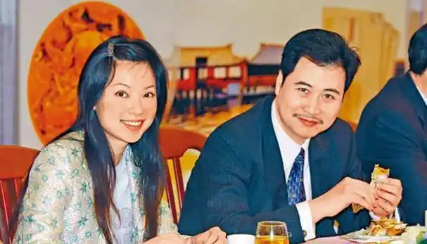 傅明宪出身富贵,对事业没太大追求,很早就离开娱乐圈嫁人.