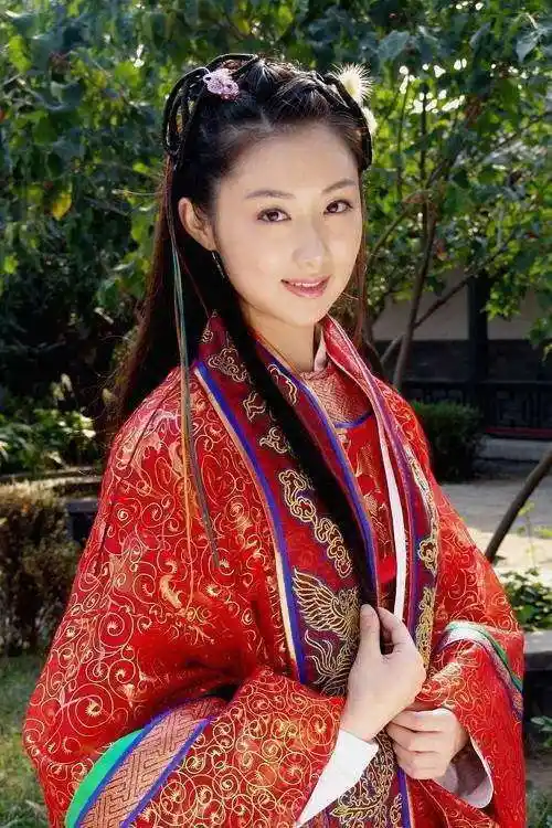 《活佛济公》中七大女星: 第一个被整容毁了, 董璇排第三