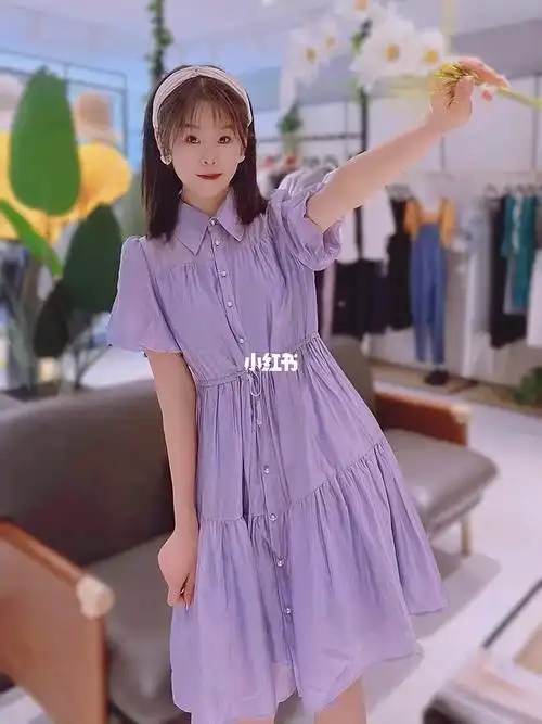 搭配白色杏色的鞋子,舒适大方##三彩  #每日穿搭  #显瘦连衣裙  #夏日