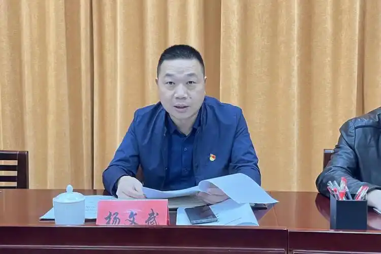 /p> p data-id="tgeivgt8kztn">现任泉州市安溪县参内镇党委书记.