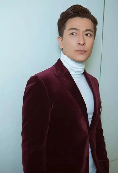 后来,于毅在与演员陆一肖合作音乐剧的时候,她饰演的是男演员聂琳.