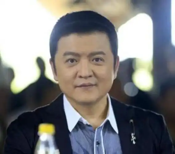 如今53岁的赵屹鸥事业家庭双收,简直就是人生赢家,小编希望他们可以