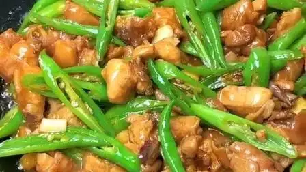 简单超下饭的青椒炒鸡