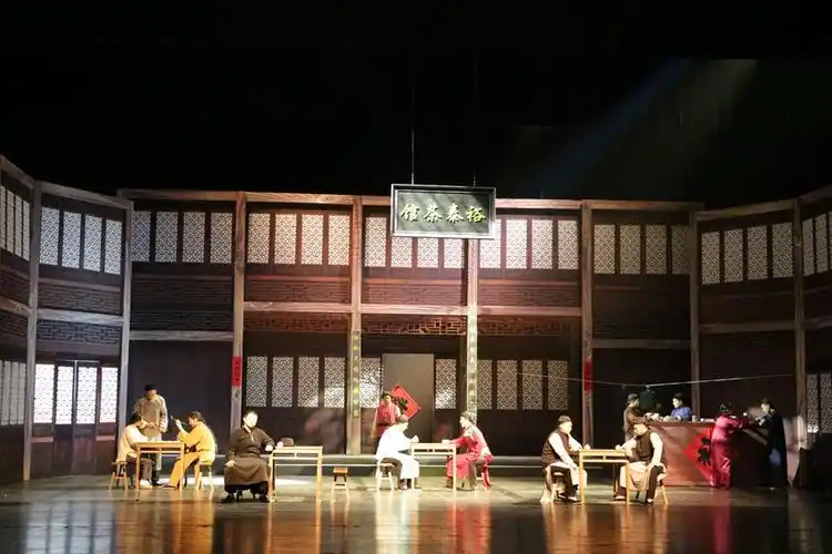 北京第二外国语学院附属中学铜豌豆话剧社《茶馆》在保利剧院展演