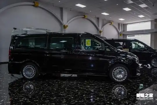 2018款奔驰v550迈巴赫7座高顶隔断加长版l改装