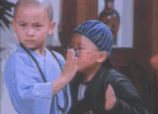 当年6岁的释小龙,动作表情呆萌可爱,还有一身好"武功",给人留下了深刻