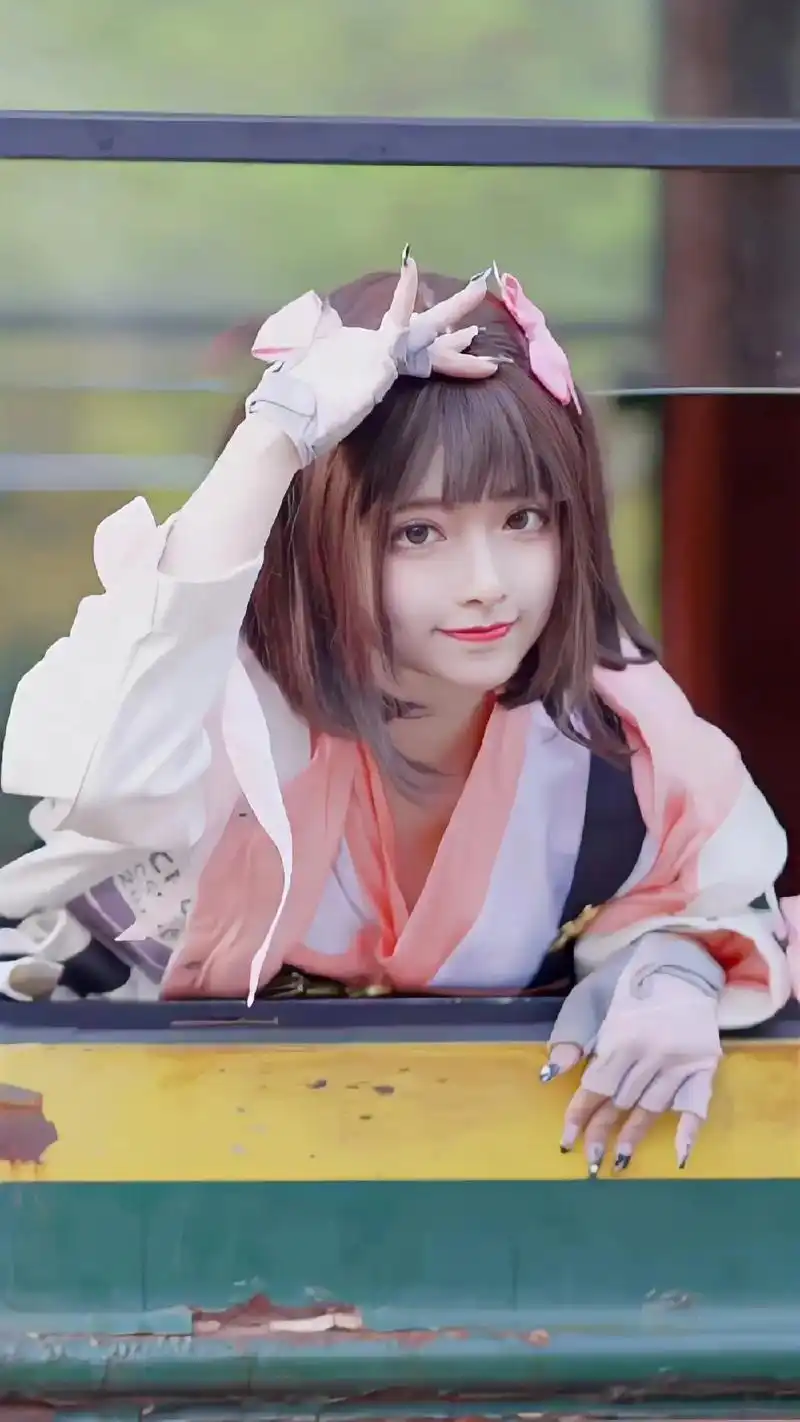 关小雨真人版壁纸