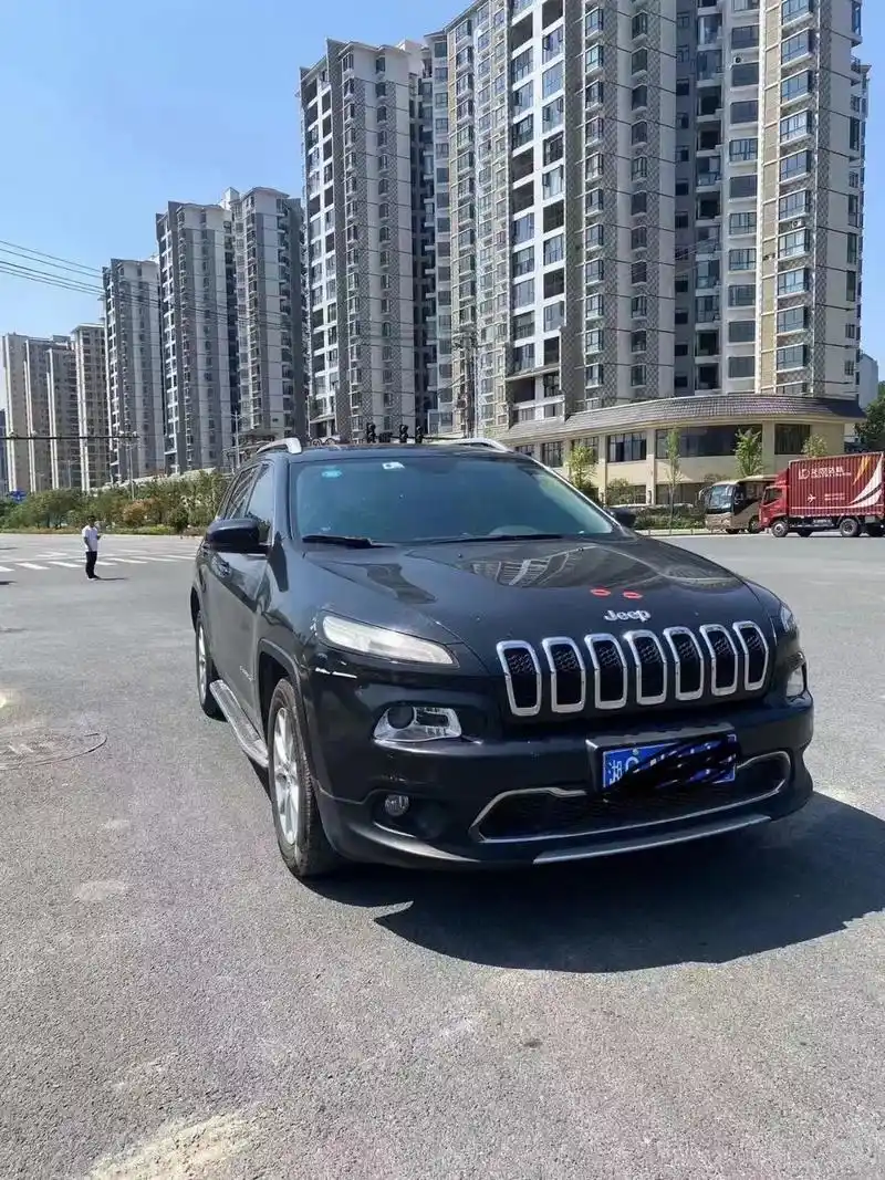 19年的吉普自由光2.0优越版,无钥匙进入 - 抖音