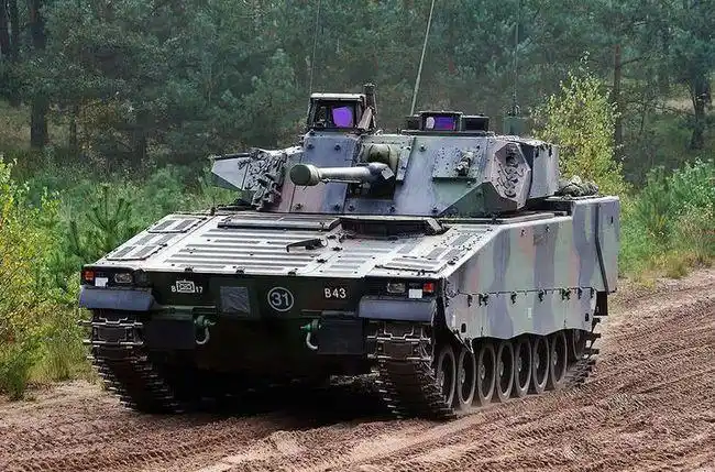 战壕屠杀者美国大毒蛇30mm链式机关炮步兵无处可藏