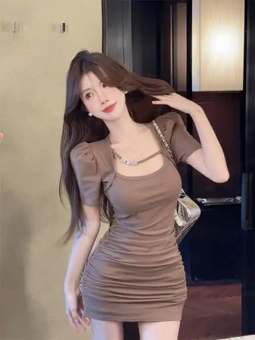 美式性感辣妹风显胸大连衣裙韩版纯欲气质收腰露锁骨显瘦包臀短裙