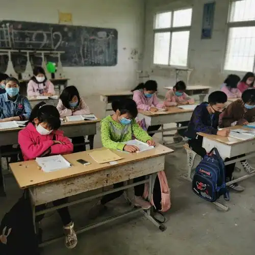 师生戴口罩上课