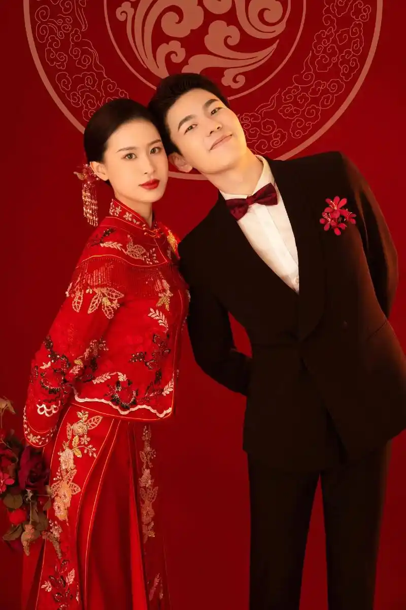 东方美学的新中式秀禾婚纱照也太好看了