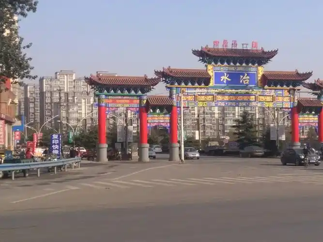 一小时后,一路飞驰,来到了"中原第一镇"水冶镇