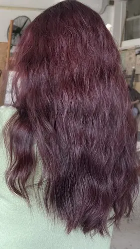 烫了羊毛卷再染了葡萄酒红酷美