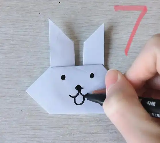手工:折纸《小白兔》