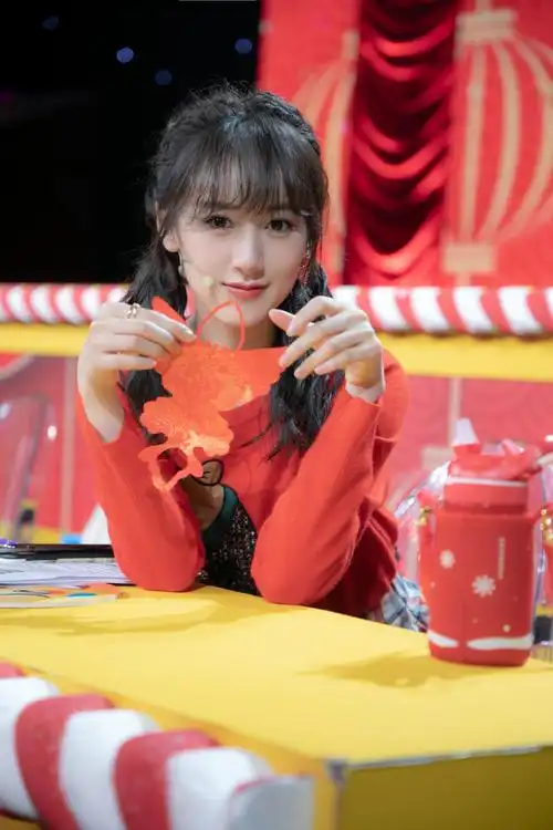 袁冰妍春节甜美活动照图片57