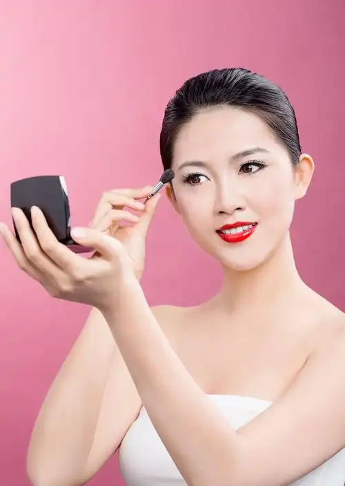 学会化妆和穿衣搭配就行,又美又时髦