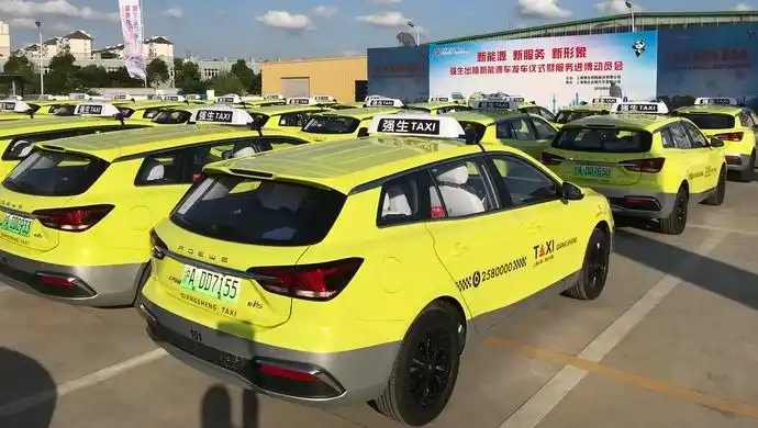 30分钟充电80%以上,续航400公里!强生进博会新能源出租车正式亮相