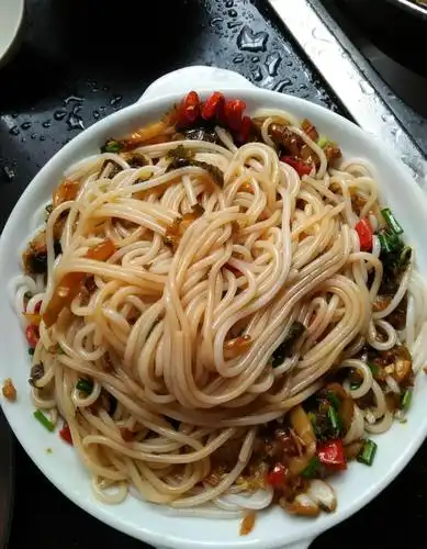 凉拌米粉, 酸香可口, 加上点辣椒酱, 夏天来一碗, 超带劲儿