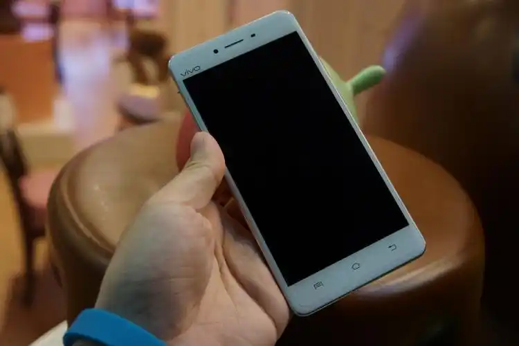 用手感受手机之美vivox5pro现场图赏