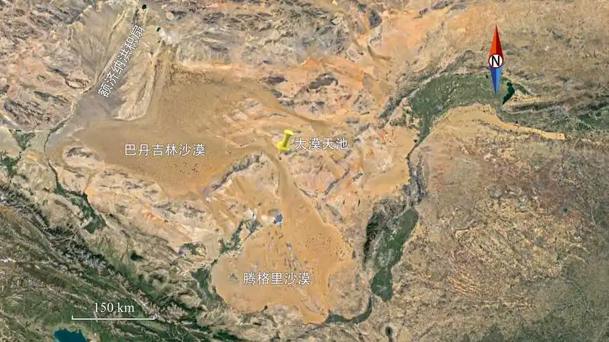 呈长条状分布在巨大的花岗岩体与巴丹吉林沙漠的接合部位