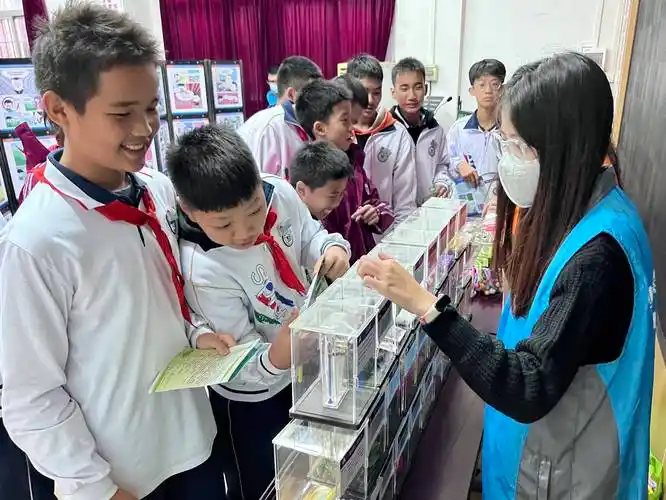 禁毒漫画展走进青春校园吹响禁毒号角