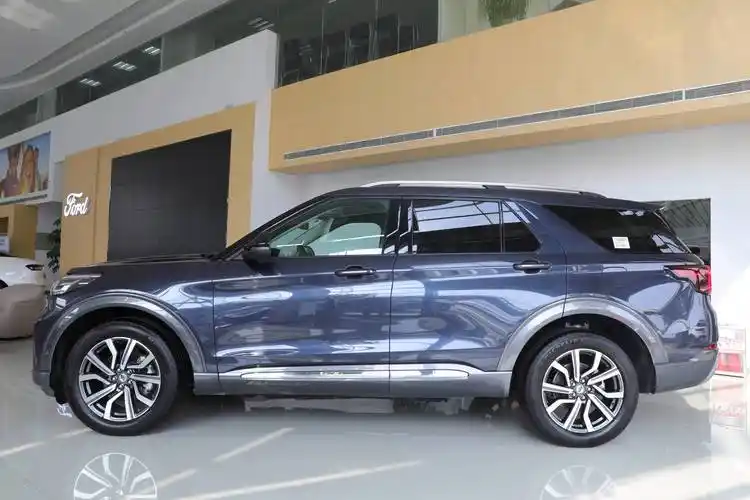 全新福特探险者到店实拍:外观气场强大,内饰豪华,科技感升级_搜狐汽车