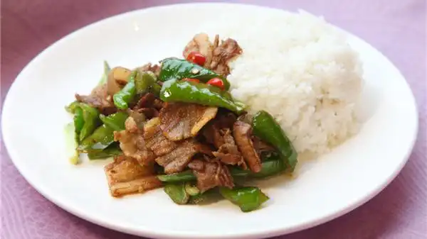 农家小炒肉盖饭▲爆三样盖饭▲麻婆豆腐盖饭沁园春中餐厅,美味到家