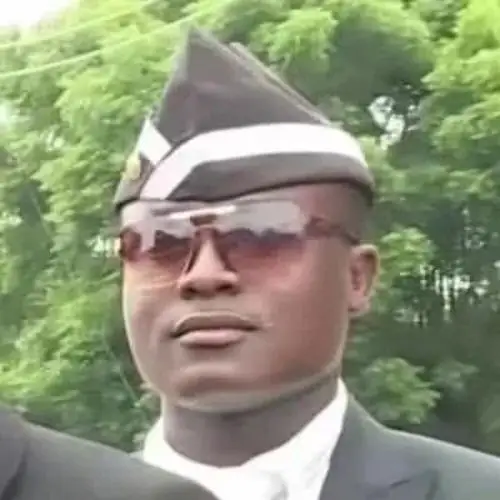 多人头像沙雕头像黑人抬棺黑人抬棺材赞评论更多