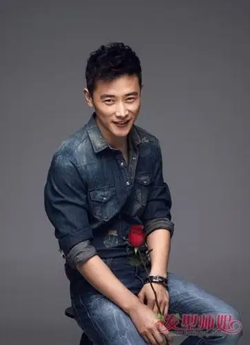 绅士男星罗晋微卷短发展现 梳蓬松发的他实在太帅气(2)