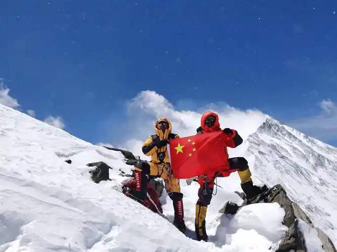 探险家汝志刚登顶珠峰北坡感谢珠峰母亲的第二次接纳