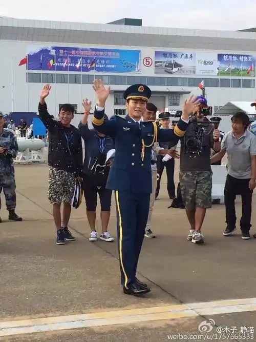 快来航展吧,想看佟丽娅的小伙伴们,在空军招飞展馆体验设备体验招飞全