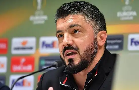 足球早报:欧联1/8决赛抽签阿森纳遇米兰 大连一方报价托雷斯