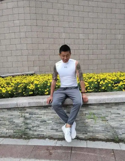 山里玩又遇到大哥了这纹身比昆山龙哥的还霸气看着都害怕