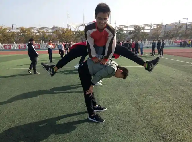 经典游戏跳山羊,一波大长腿来袭