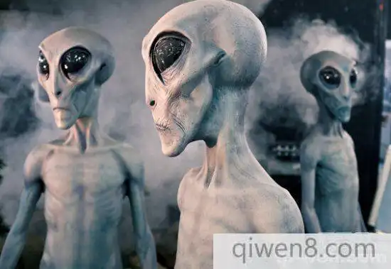 机器人打斗,背景是宇宙,可买装备,小游戏_宇宙游戏背景_宇宙背景温度