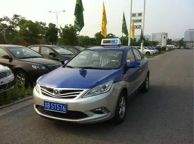 【无锡车友会】无锡首辆橙色逸动出租车问世