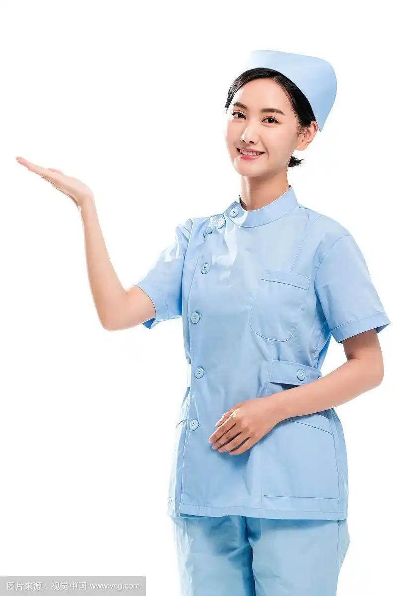 青年女护士肖像