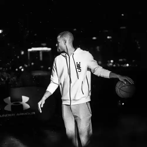 开赛几分钟倒地猝死,27岁小伙真可惜!他都快成爸爸了