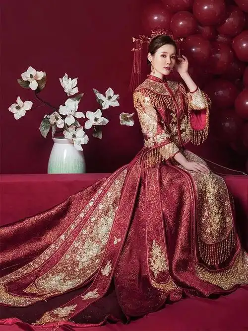 凤冠霞帔十里红妆,一套真正的凤冠霞帔(十里红妆"才是华夏女子)