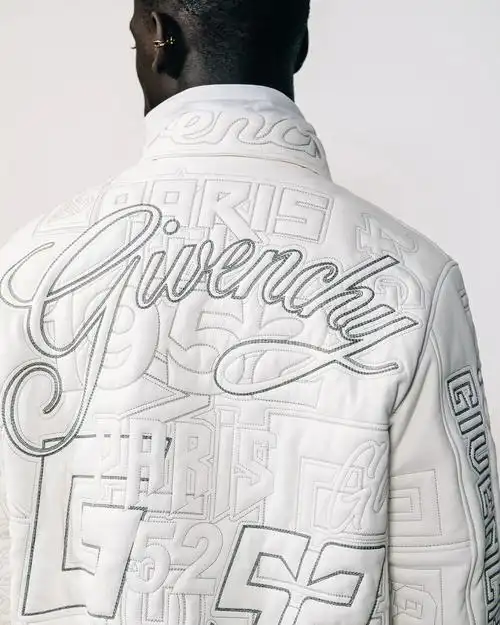 纪梵希发布2023春夏男士成衣及配饰系列